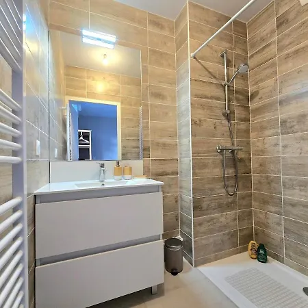 Apartment Pavlova : Calme, Vue, Elegant, Spacieux, Sur Et *