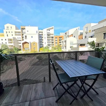 Apartment Pavlova : Calme, Vue, Elegant, Spacieux, Sur Et *
