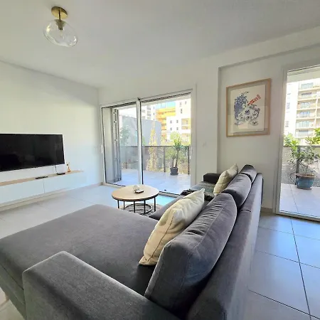 Pavlova : Calme, Vue, Elegant, Spacieux, Sur Et Montpellier