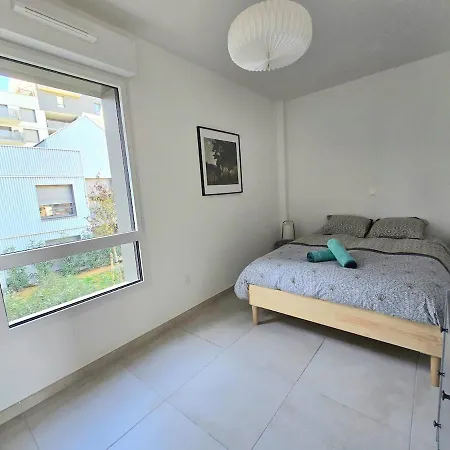 Pavlova : Calme, Vue, Elegant, Spacieux, Sur Et Apartment