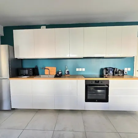 Apartment Pavlova : Calme, Vue, Elegant, Spacieux, Sur Et *