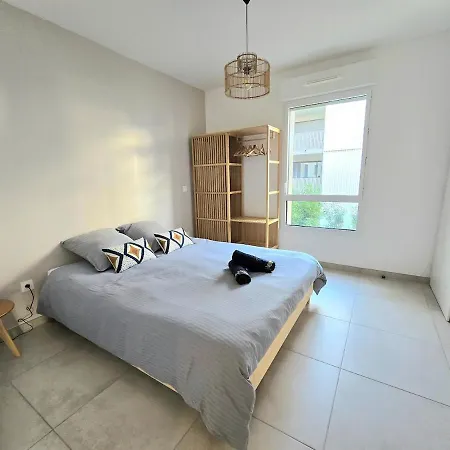 Apartment Pavlova : Calme, Vue, Elegant, Spacieux, Sur Et *