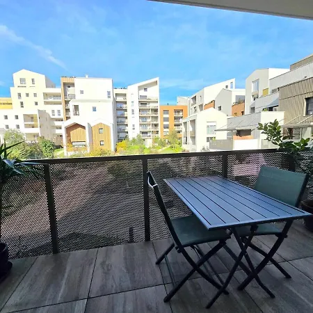 Pavlova : Calme, Vue, Elegant, Spacieux, Sur Et Apartment *