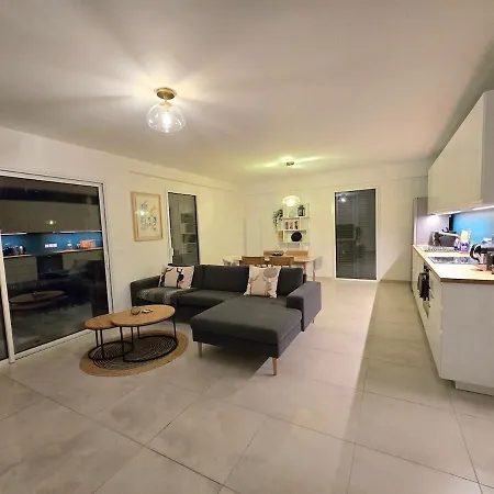 Apartment Pavlova : Calme, Vue, Elegant, Spacieux, Sur Et