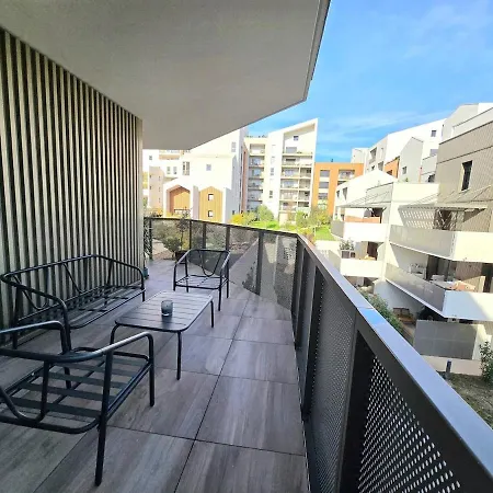 Apartment Pavlova : Calme, Vue, Elegant, Spacieux, Sur Et *