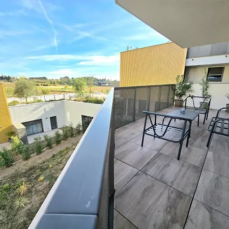 Pavlova : Calme, Vue, Elegant, Spacieux, Sur Et Apartment *